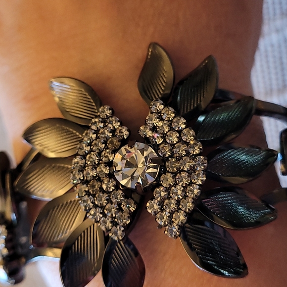 Beautiful Rhinestone Gunmetal Toned Cuff Bracelet - Picture 4 of 8